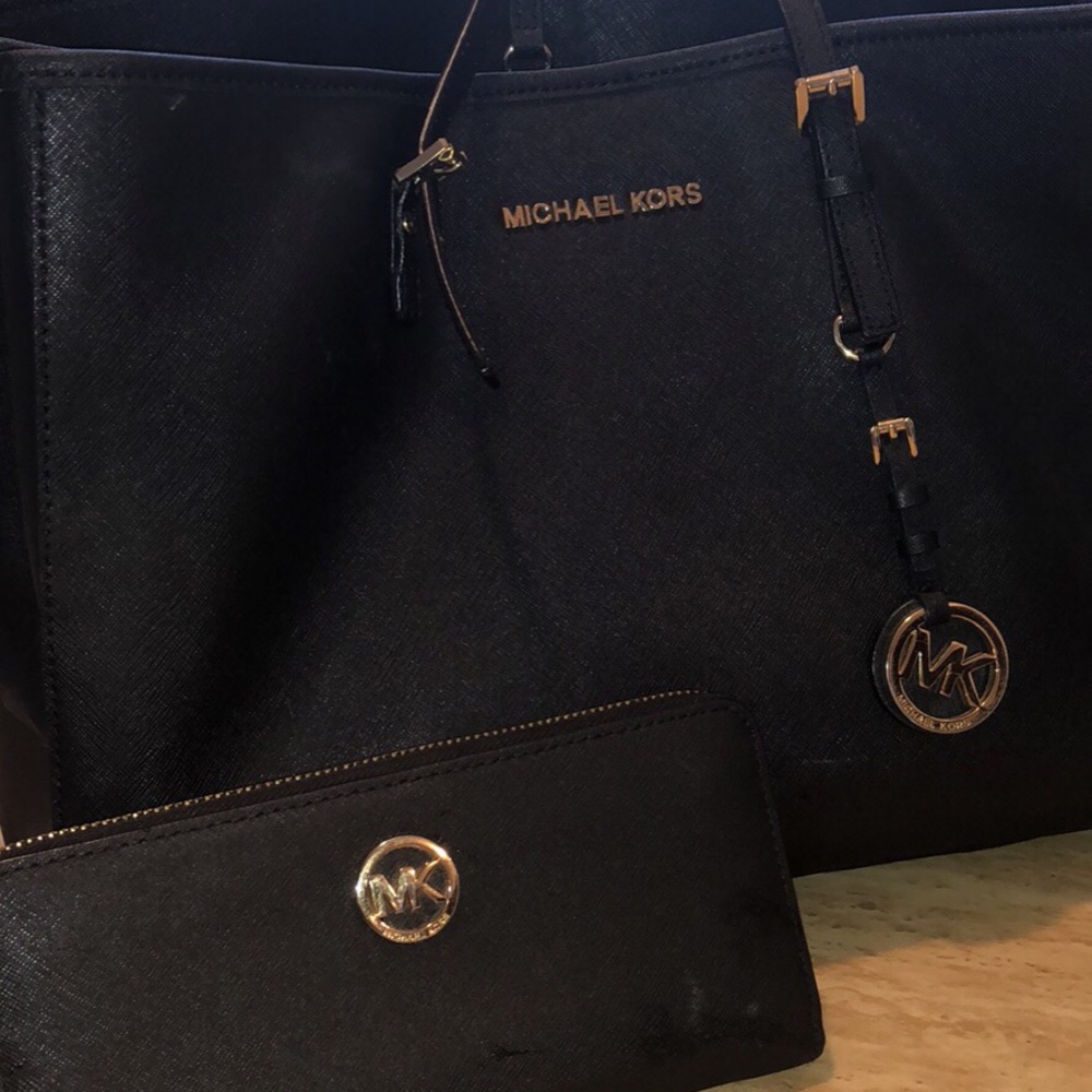 Michael kors purse and wallet set